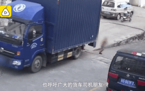 Bé trai chết thảm khi bị ô tô lùi trúng điểm mù