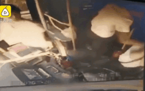 Hành khách đánh tài xế, suýt chút nữa xảy ra tai nạn kinh hoàng