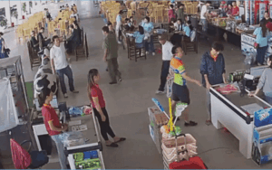 Bác thông tin thượng uý ném xúc xích, tát vào mặt nhân viên trạm dừng nghỉ là con Phó giám đốc Công an tỉnh Thái Nguyên