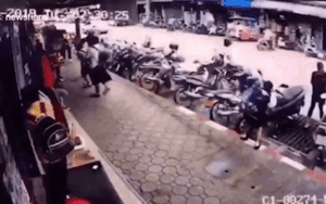 Bị dây điện cao thế 22.000 Volt rơi trúng, người phụ nữ may mắn sống sót