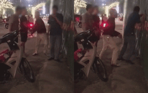 Clip: Sau va chạm giao thông, 2 người đàn ông lao tới chửi bới, đấm tài xế ô tô ở Hà Nội