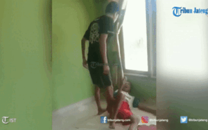 Cháu trai đánh ông nội 66 tuổi dã man và phản ứng bất ngờ của người ông