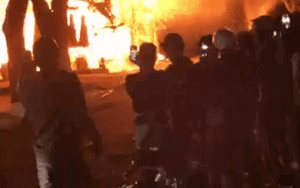 Nhà hàng bị cháy dữ dội giữa đêm, 70 nhân viên và khách tháo chạy tán loạn