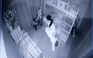 Vụ bé 14 tháng tuổi bị người giúp việc xách ngược chân lắc qua lắc lại: 'Đến giờ gia đình vẫn không dám xem lại video'