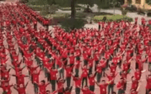 Clip: Giáo viên, học sinh trường tiểu học Khánh Hà đồng diễn tiết mục 'Việt Nam ơi' cổ vũ tuyển Việt Nam trong trận chung kết Seagame 30