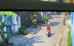 Clip: Người phụ nữ đi xe máy tông trúng đứa trẻ bất ngờ lao ra đường và cách ứng xử gây tranh cãi kịch liệt