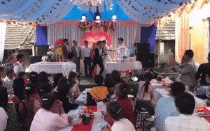 Clip: Ngao ngán cảnh chú rể ném ly, đá đổ tháp rượu ngay trong lễ cưới