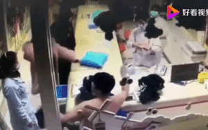 Xung đột với người nhà bệnh nhân, y tá bị đánh đến gãy mũi