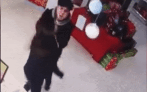 Bị nhắc nhở đeo khẩu trang, người đàn ông tát nữ nhân viên trạm xăng tới tấp