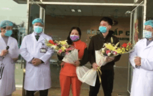 Hai bệnh nhân nhiễm COVID-19 ở ‘tâm dịch’ Vĩnh Phúc vui mừng khi được xuất viện, xúc động gửi lời cảm ơn bác sĩ