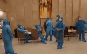 Giây phút thư giãn hiếm hoi của các chiến sĩ trên chiến trường chống dịch ở Đà Nẵng