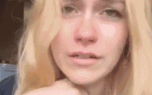 Bị kẹt tại Anh, cô gái gốc Mỹ khóc lóc trên video đòi về Trung Quốc