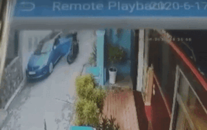 Clip: Pha xử lý nguy hiểm của con trẻ khi ngồi trên xe ô tô suýt gây ra hậu quả 'khó lường'