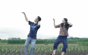 Điệu nhảy thần kỳ chữa khỏi bệnh trầm cảm của vợ chồng anh nông dân