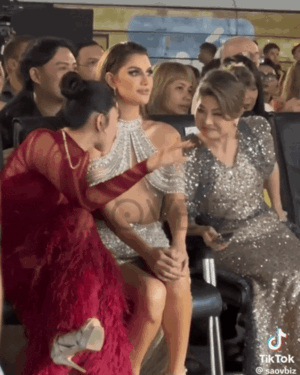 Thuỳ Tiên - bà Teresa thân thiết hậu ồn ào, đương kim MGI 'tàng hình' khi ngồi giữa