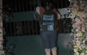 Tờ mờ sáng đến nhà trang điểm cô dâu nhưng cổng khóa kín, ekip gọi cửa trong sự bất lực