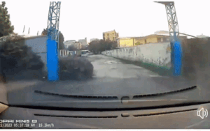 Đang thiu thiu ngủ trên taxi rồi choàng tỉnh, người phụ nữ liền hét toáng vì hành động này của tài xế