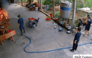 Đám cháy bốc lên lúc cả nhà đi vắng, gia chủ xúc động khi xem lại camera