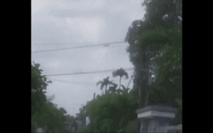 Khoảnh khắc phi công nhảy dù thoát nạn trong vụ máy bay rơi ở Quảng Nam