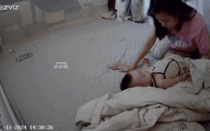 Con trai ngủ rồi gọi mãi không dậy, giây phút khiến người mẹ hú vía