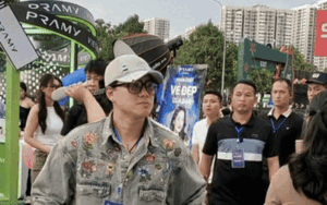 Chỉ 6 giây xuất hiện, con trai thứ 2 tỷ phú Phạm Nhật Vượng gây sốt khắp cõi mạng