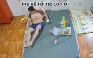 Ông chồng 'diễn sâu' màn chăm con khi vợ vắng nhà nhưng lại quên mất có camera