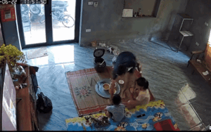 Bố kéo vội 2 con ra khỏi mâm cơm, diễn biến tiếp đó khiến ai cũng thót tim