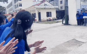 Thi vào lớp 10: Bước ra phòng thi đầu tiên, nam sinh Bắc Ninh mặt đầy phấn khởi và cái kết