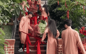 Độc lạ đám cưới nhà đại gia Đắk Nông bê tráp bằng kiệu, gây sốt vì có điểm na ná đám hỏi Midu