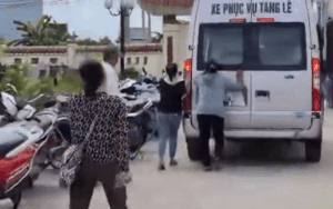 Tiếng khóc xé lòng của người thân tiễn đưa 4 mẹ con vụ tai nạn giao thông ở Hoài Đức