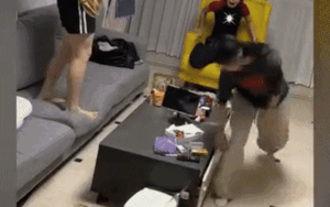 Rủ nhau 'đu trend', đang nhảy mượt thì xảy ra sự việc khiến nhóm bạn ngớ người