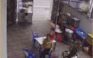 Nghỉ hè về quê chơi, bé trai khiến ông bà 'dở khóc dở cười' bởi trò nghịch ngợm