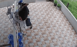 Hàng xóm 'tốt bụng' tiện tay gom đồ đi mất khiến gia chủ rơi nước mắt
