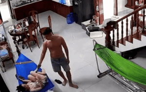 Vợ ngơ ngác khi chồng lạnh lùng đưa quà, chị em ước cưới được người như thế