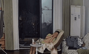 Cô gái thất tình khóc nức nở, 'báo thủ' có hành động khiến dân tình khen ngợi hết lời