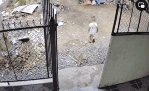 Không mở được điện thoại, búp măng non thẳng tay ném xuống mương và cái kết bất ngờ