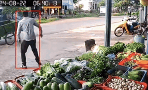 Không có người lái, chiếc xe lôi tự lao ra đường và cái kết khiến dân tình hoang mang