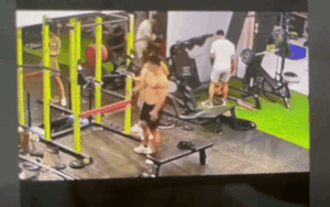 Cô gái gặp tai họa trong phòng tập gym, phản ứng của 'thủ phạm' gây chú ý