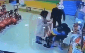 Tận mắt thấy con bị bạo hành, người cha 'tác động vật lý' cô giáo ngay tại lớp học