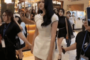 Clip 22 giây Hương Giang khoe một chi tiết 'đắt giá' trên cơ thể khiến cả cõi mạng xôn xao