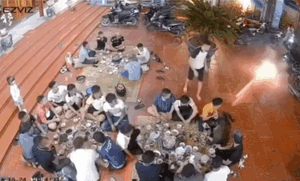 Nam thanh niên đốt pháo hoa ăn mừng, diễn biến sau đó khiến ai cũng thót tim