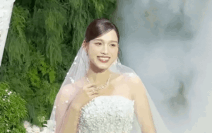 Đỗ Thị Hà mặc váy cưới cúp ngực sau khi về nhà chồng, visual 'phát sáng' tràn cả khung hình