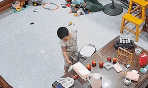 Bé trai nghịch ngợm, dân tình xem camera ai cũng nóng ruột