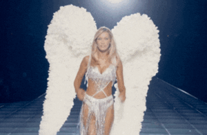 Nữ siêu mẫu bị chê bai khi diễn nội y, phải gửi lời xin lỗi tới khán giả