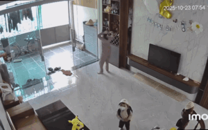 Clip: Bé trai nói chỉ mấy từ trước khi đi học mà cả nhà hạnh phúc khôn nguôi