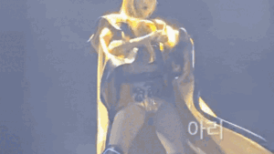 Liên tục gây tranh cãi vì đồ diễn phản cảm, sao nữ hạng A khiến dân tình sững sờ với chi tiết ẩn ý trong outfit