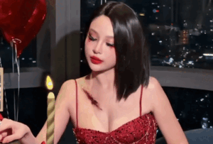 Huyền Baby diện váy hai dây khoe vòng 1 o ép đến 'ná thở', nhìn hội bạn thân đi cùng mà ai cũng mê!