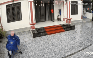 Clip: Vợ bị ngã xe, chồng có phản ứng khiến dân mạng tranh cãi