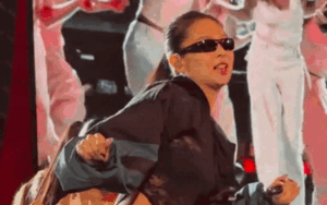 Jennie (BLACKPINK) 'thiêu cháy' mọi ánh nhìn với loạt ảnh phô diễn body phồn thực, chưng diện luôn mốt gây tranh cãi của Lisa