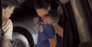 Sau va chạm giao thông, tài xế xe bán tải có hành động gây phẫn nộ